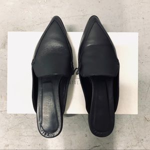 L’Intervalle Leather Slides